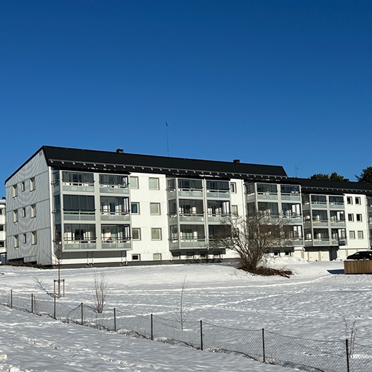 Efter bild: Nya inglasade balkonger i Sundsvall – ett lyckat projekt av Balco för Brf Elektroden.