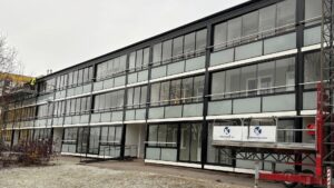 Balkongrenovering med klimatvägg